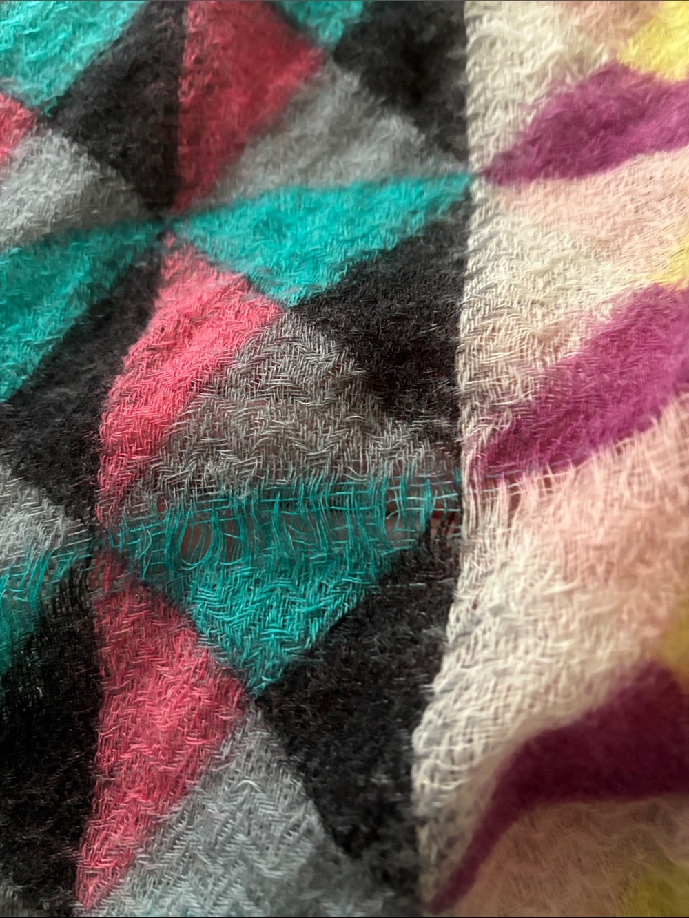 Geometric pattern Wool scarf - Picture 7 of 8